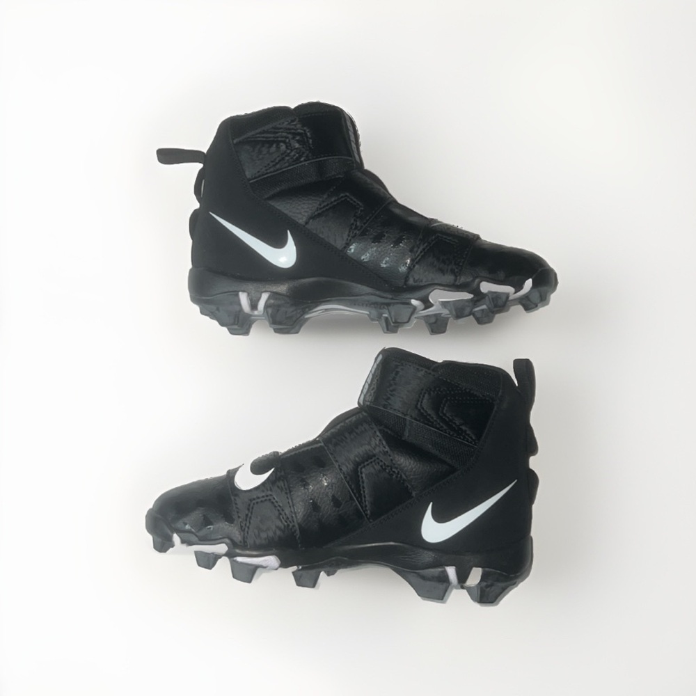 New Youth Nike Force Savage Shark 2 Black Football Cleat Sz 5.5Y (AQ7723-001)